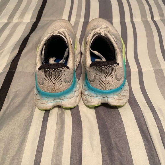 New balance fresh foam more V4 max cushion running walking shoes men 9 women 11 - Picture 4 of 10